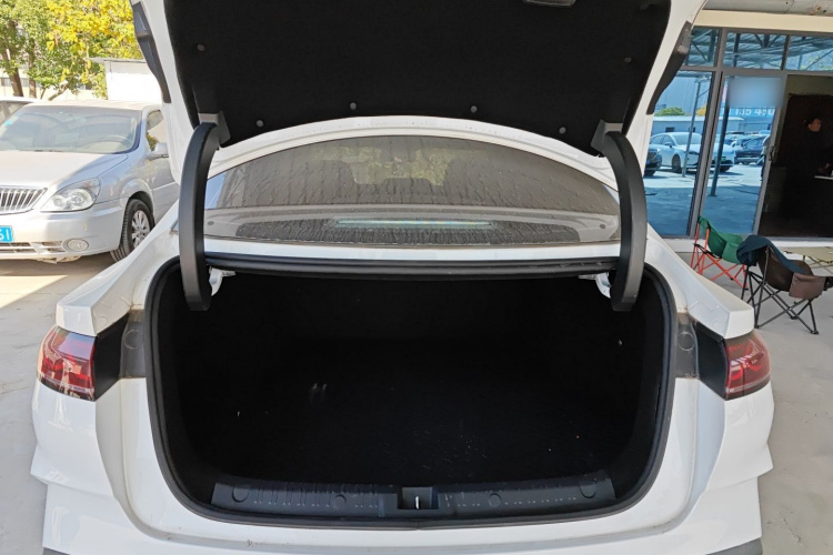 比亚迪 秦L 2024款 DM-i 120KM领先型机舱底盘23