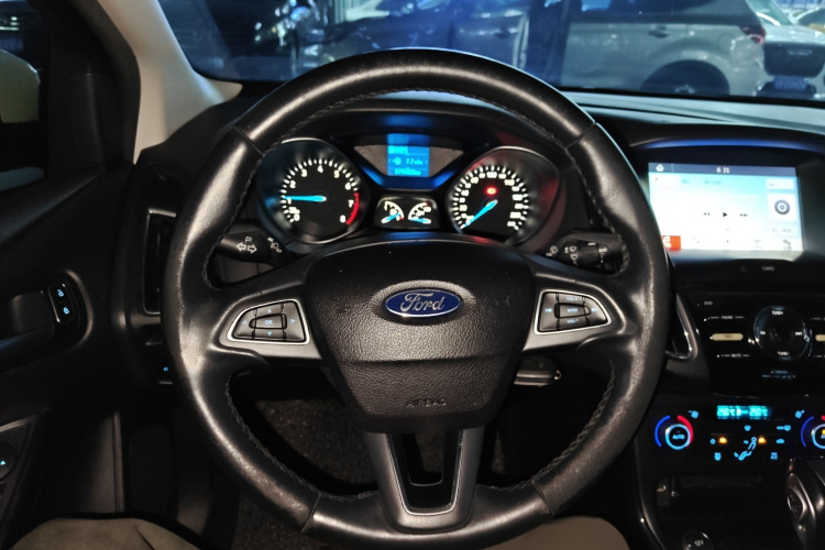 福特 福克斯 2017款 三厢 1.6L 自动风尚型智行版局部细节13