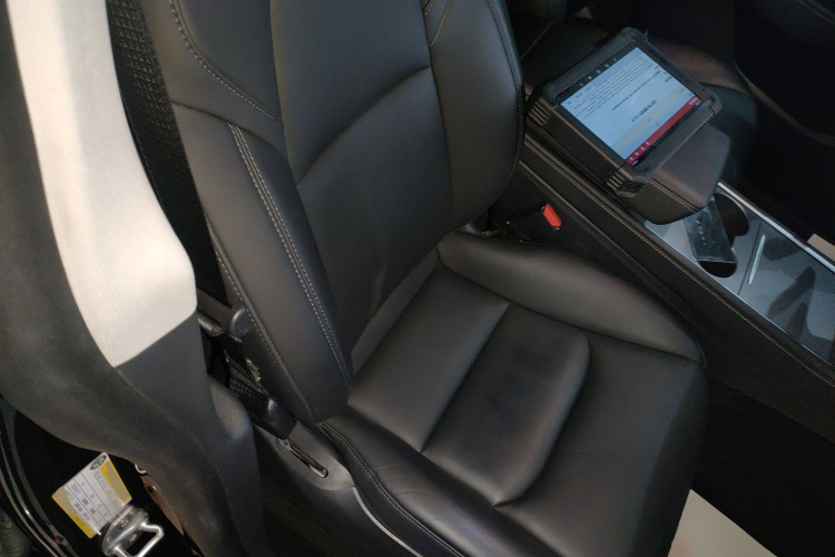 特斯拉 Model Y 2021款 标准续航后驱版中控内饰41