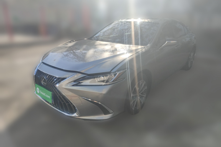 雷克萨斯ES 2024款 200 臻享版车身外观1