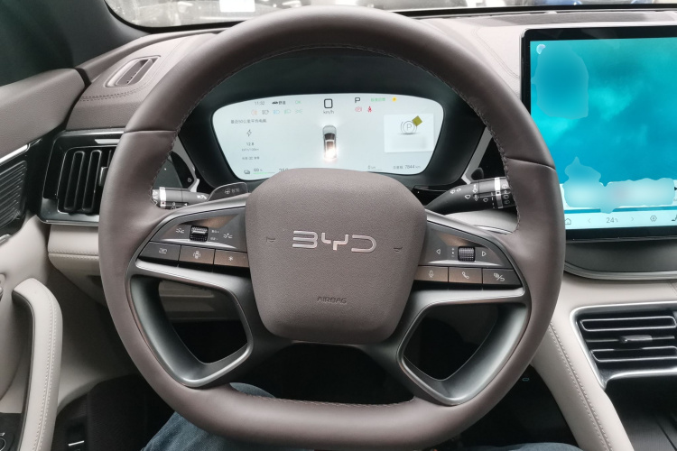 比亚迪 宋PLUS新能源 2025款 EV 智驾版 520km 尊贵型中控内饰13