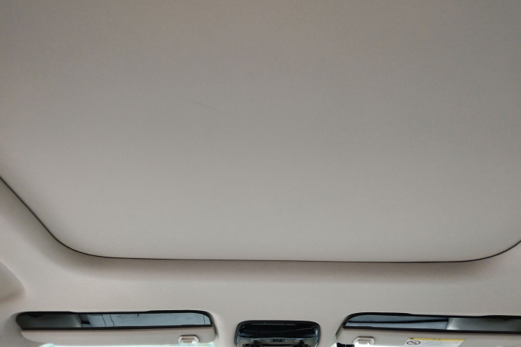 领克06 2025款 Shero 1.5T 紫色特别版中控内饰22