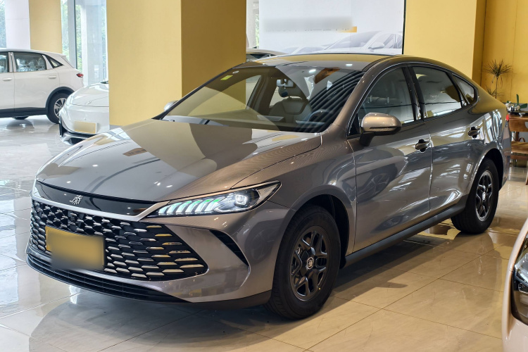 比亚迪 秦PLUS 2025款 DM-i 智驾版 55KM领先型车身外观1