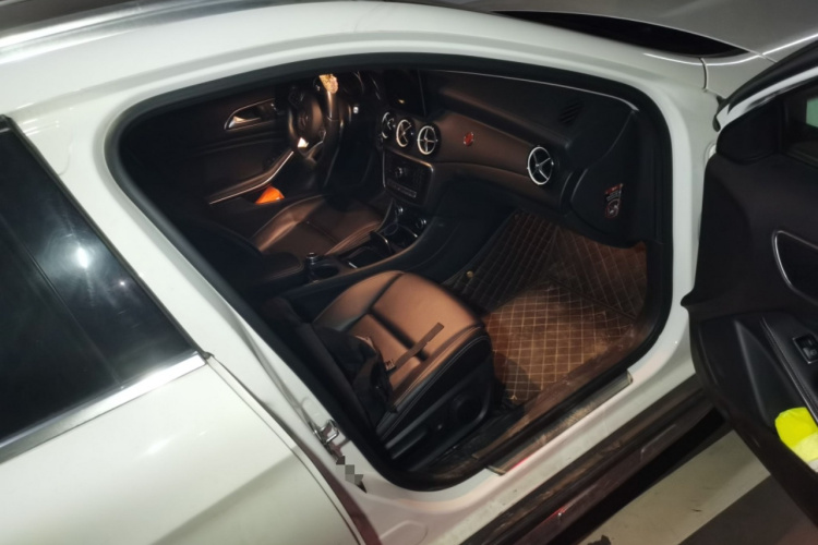 奔驰GLA 2019款 GLA 200 时尚型局部细节9005