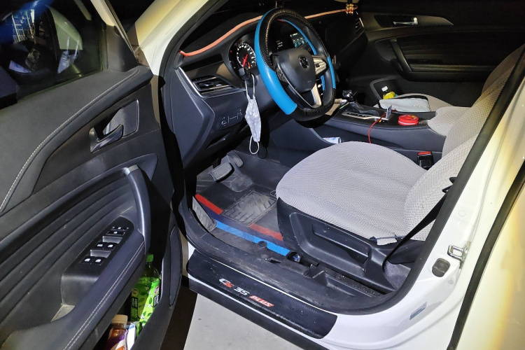 长安CS35PLUS 2021款 荣耀百万版 1.6L CVT精英版中控内饰7003