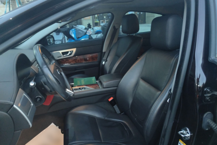 捷豹XF 2015款 XF 2.0T 豪华版局部细节19