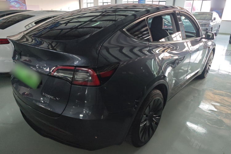 特斯拉 Model Y 2022款 后轮驱动版车身外观7