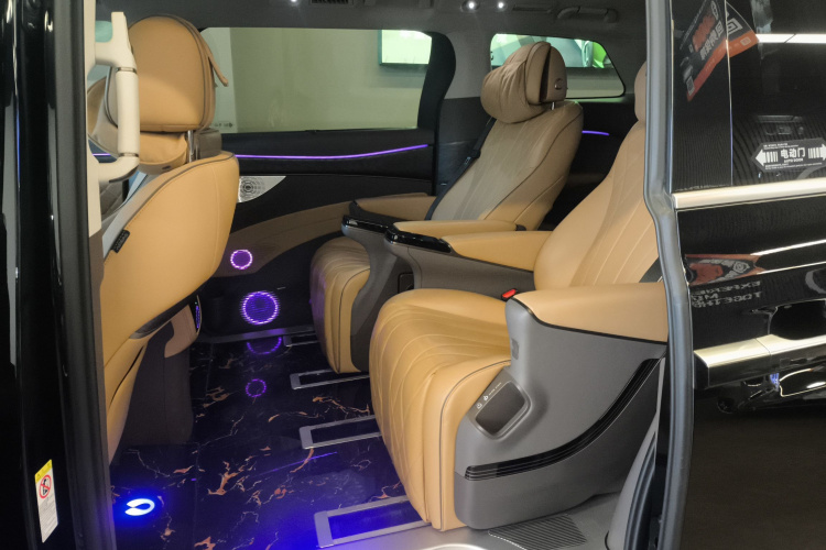 腾势D9 2022款 DM-i 1040 尊贵型中控内饰21