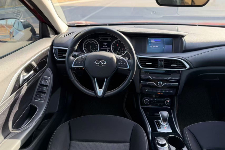 英菲尼迪QX30 2017款 1.6T 两驱运动版中控内饰7004