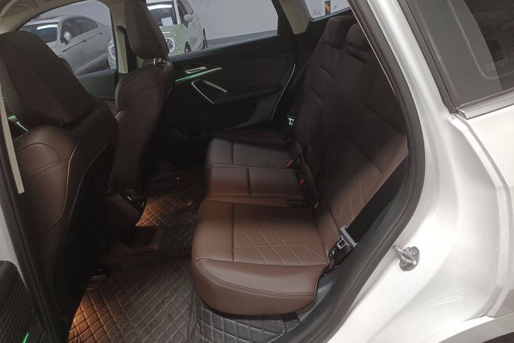 宝马iX1 2023款 eDrive25L M运动套装中控内饰21