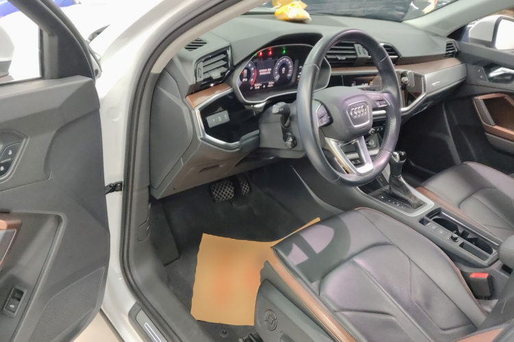 奥迪Q3 2019款 35 TFSI 时尚致雅型中控内饰7003