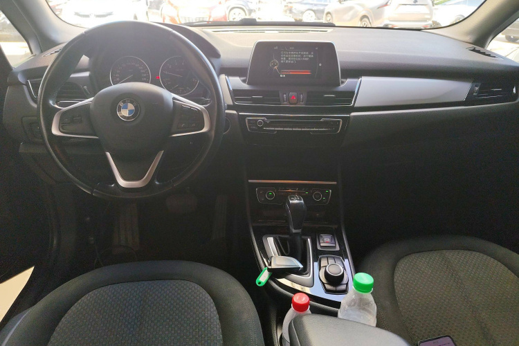 宝马2系旅行车 2016款 218i 领先型中控内饰12