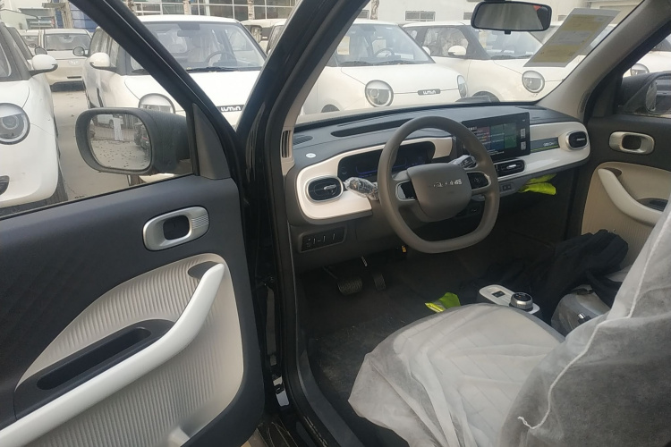 吉利银河 2025款 210km 熊猫卡丁中控内饰7003