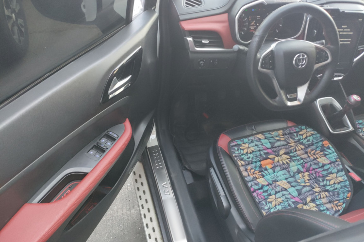 中华V3 2017款 1.5L 手动智能型中控内饰7003