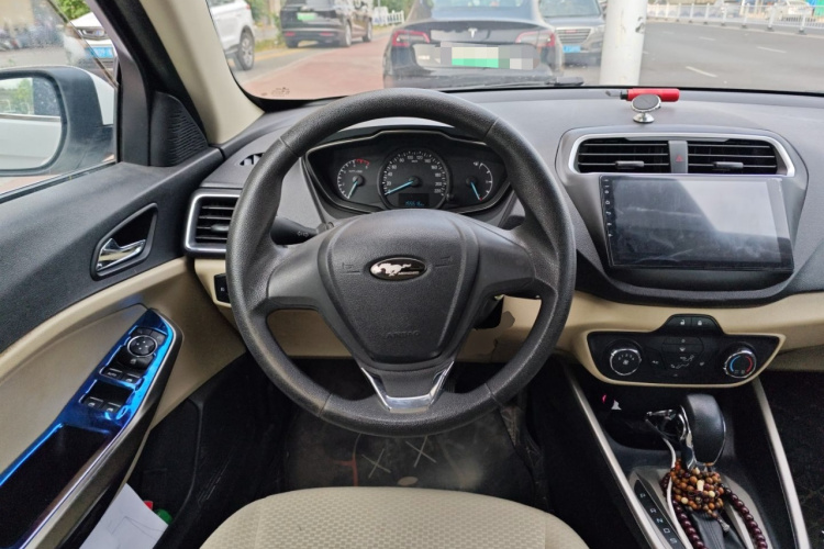 福特 福睿斯 2015款 1.5L 自动舒适型中控内饰13