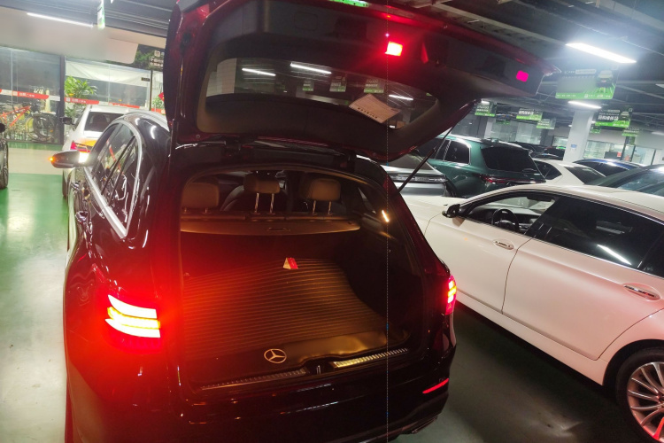 奔驰GLC 2019款 改款 GLC 260 L 4MATIC 豪华型机舱底盘23