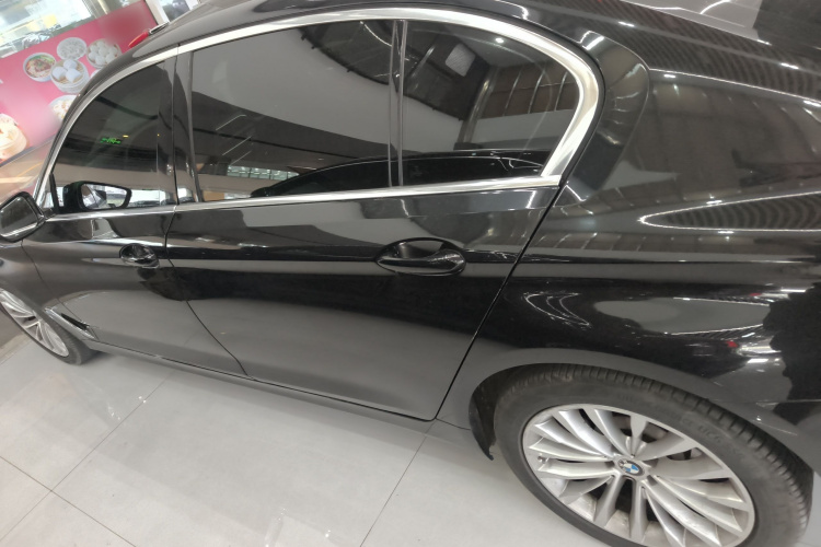 宝马5系 2021款 改款 525Li 豪华套装车身外观4