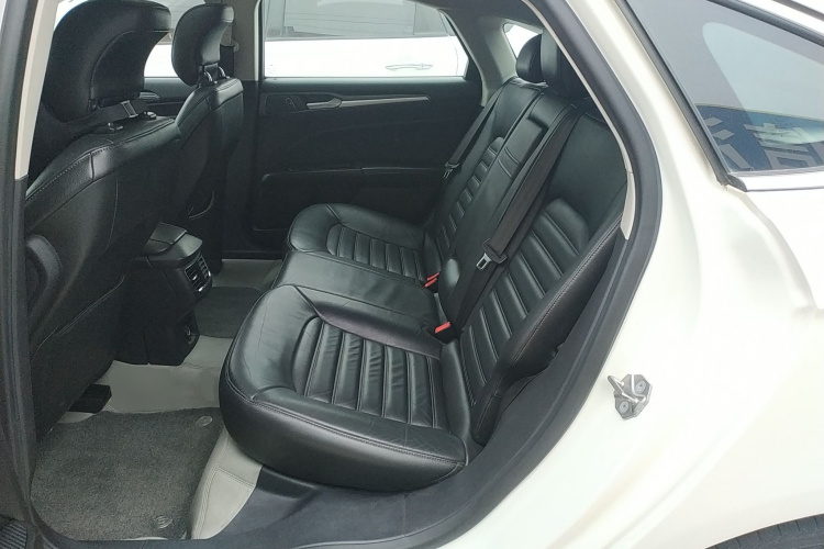 福特 蒙迪欧 2013款 1.5L GTDi180时尚型中控内饰21