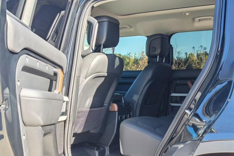 路虎卫士 2023款 改款 110 3.0T P400 暗黑特别版中控内饰7007