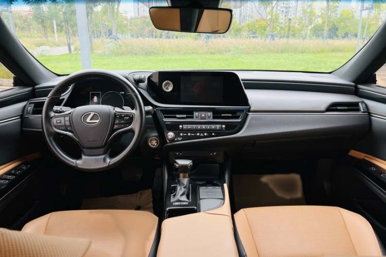 雷克萨斯ES 2021款 260 卓越版中控内饰7011