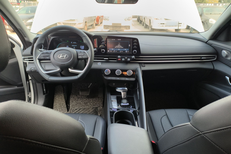现代 伊兰特 2023款 1.5L CVT GLX精英版中控内饰7002