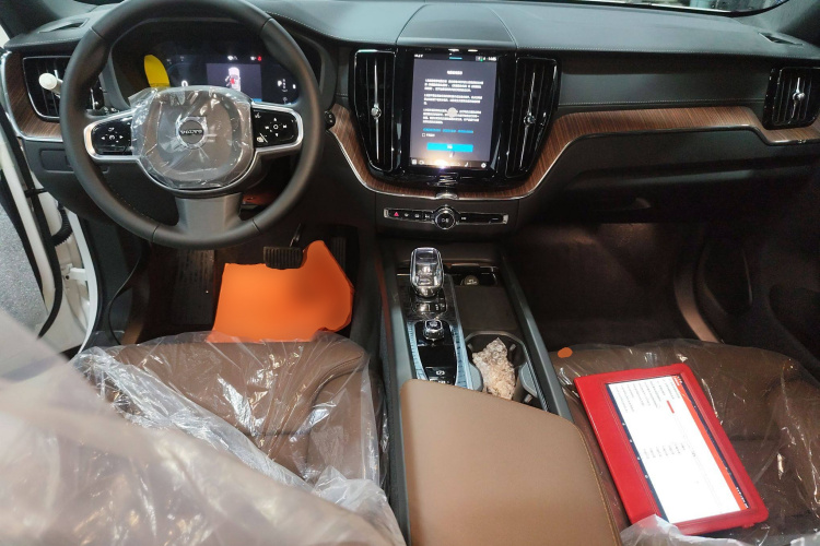 沃尔沃XC60 2025款 B5 四驱智远豪华版中控内饰12