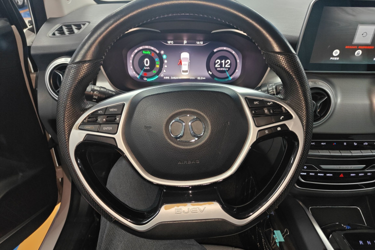 北京汽车 北京EU5 2018款 R550 智潮版中控内饰13