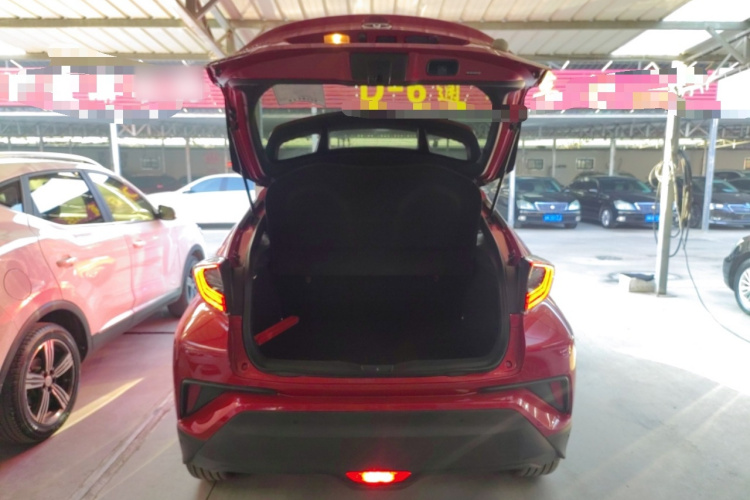 丰田C-HR 2018款 2.0L 豪华版 国V机舱底盘23