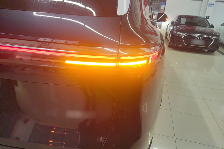 鸿蒙智行 问界M7 2026款 增程 Max四驱版 5座车身外观9