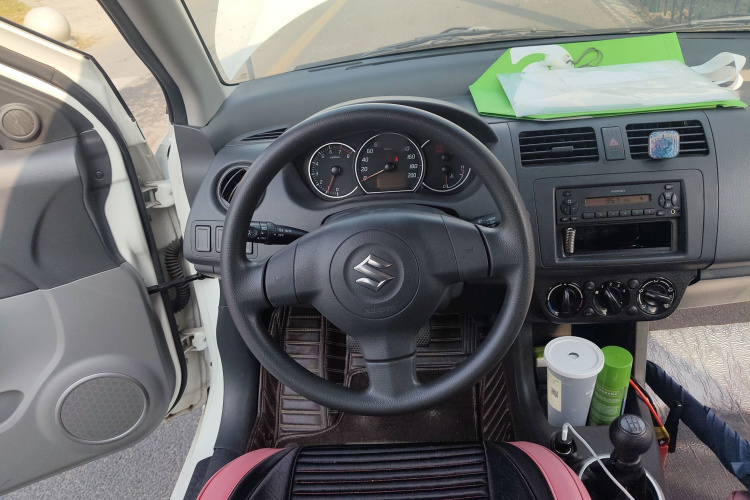 铃木 雨燕 2014款 1.3L 手动标准型局部细节13