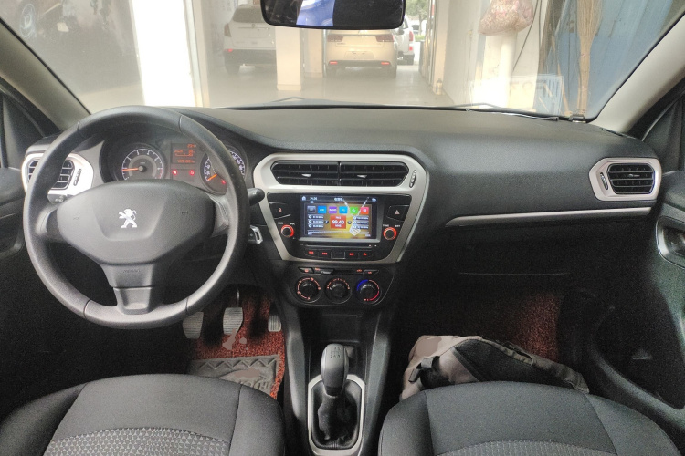 标致301 2016款 1.6L 手动舒适版中控内饰12