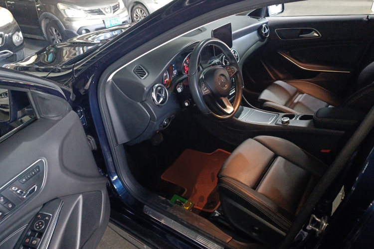 奔驰GLA 2018款 GLA 200 动感型中控内饰7003