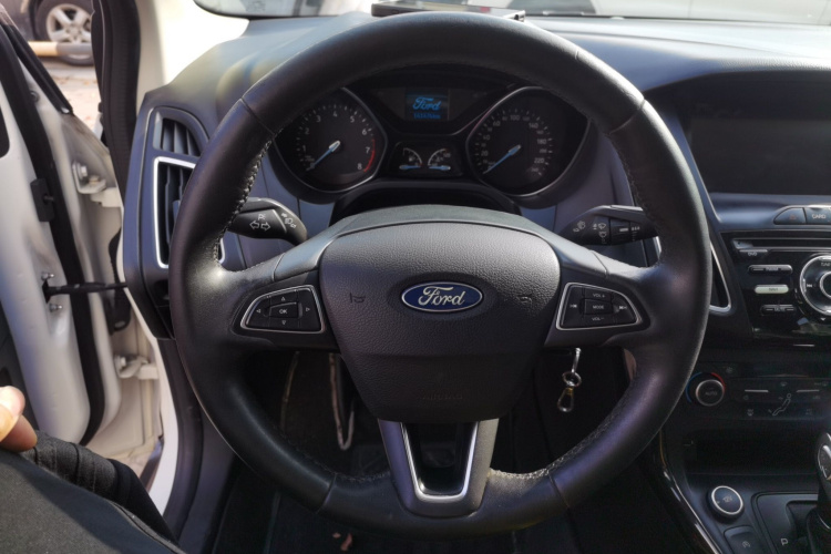 福特 福克斯 2018款 三厢经典 EcoBoost 125 自动超能风尚型智行版局部细节13