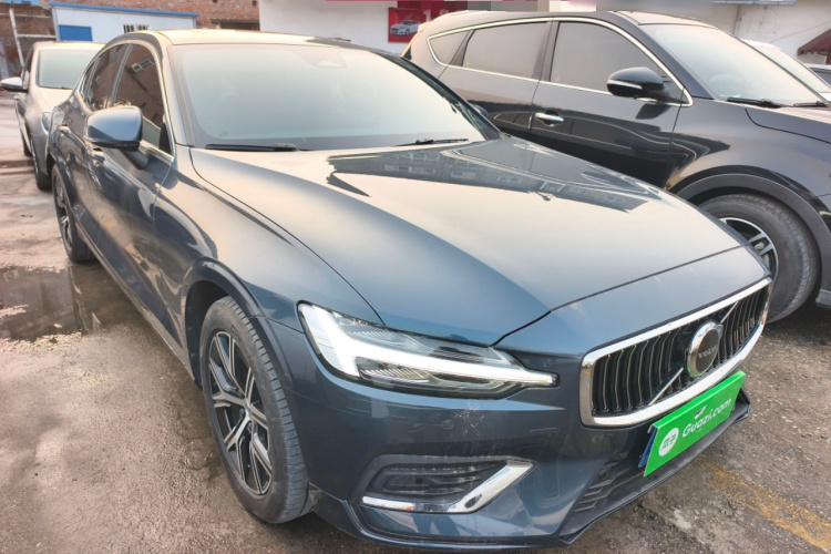 沃尔沃S60 2023款 B4 智逸豪华版车身外观3