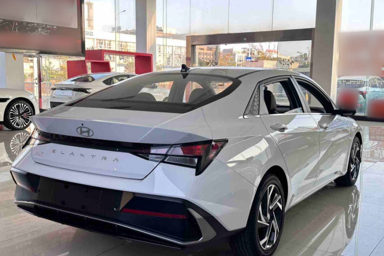 现代 伊兰特 2023款 1.5L CVT GLX精英版车身外观6007