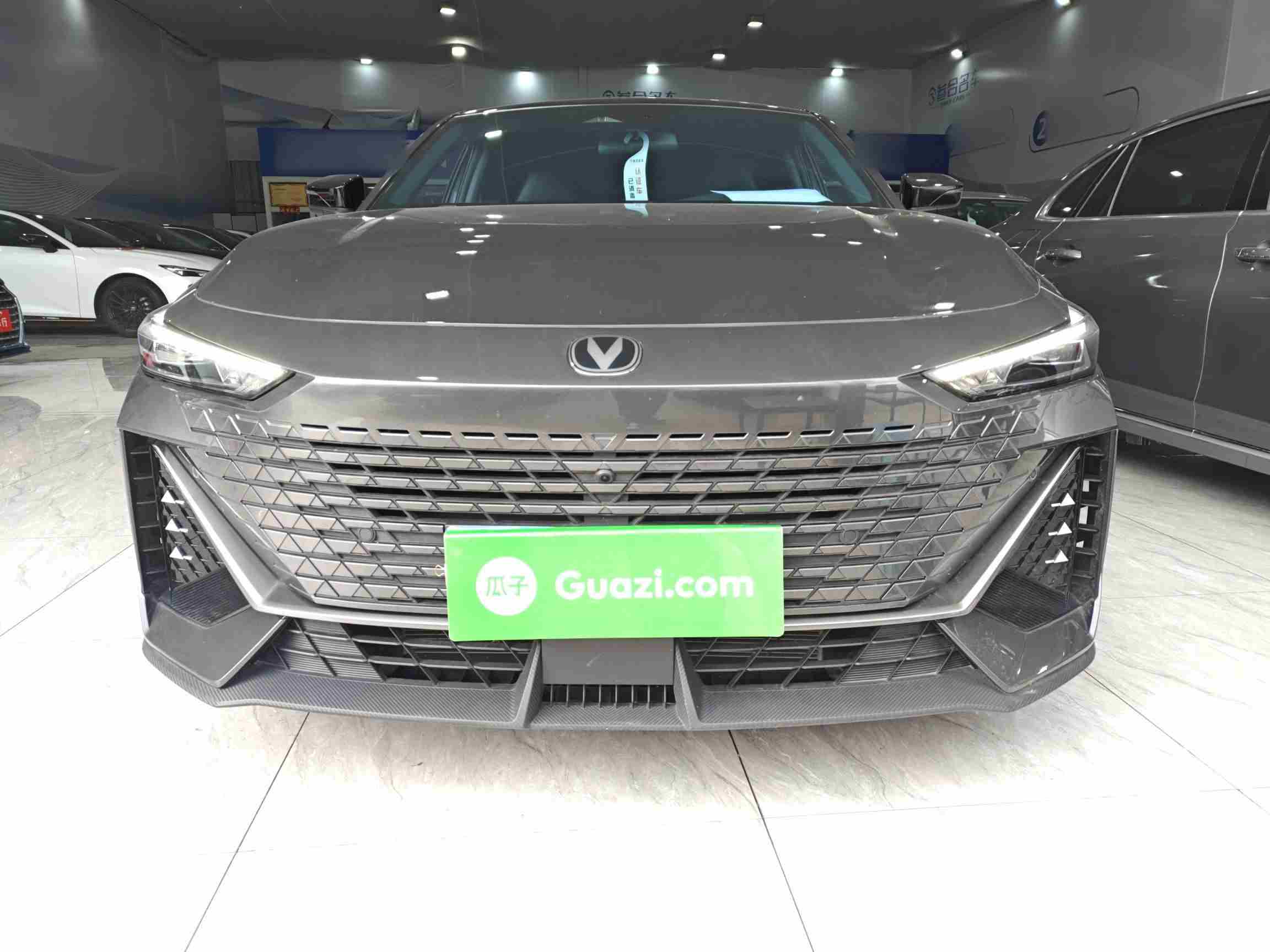 宜宾二手长安UNI-V 2024款，花紧凑新车的钱买轿跑气场？