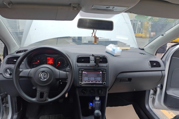 大众 Polo 2013款 1.4L 手动风尚版中控内饰12