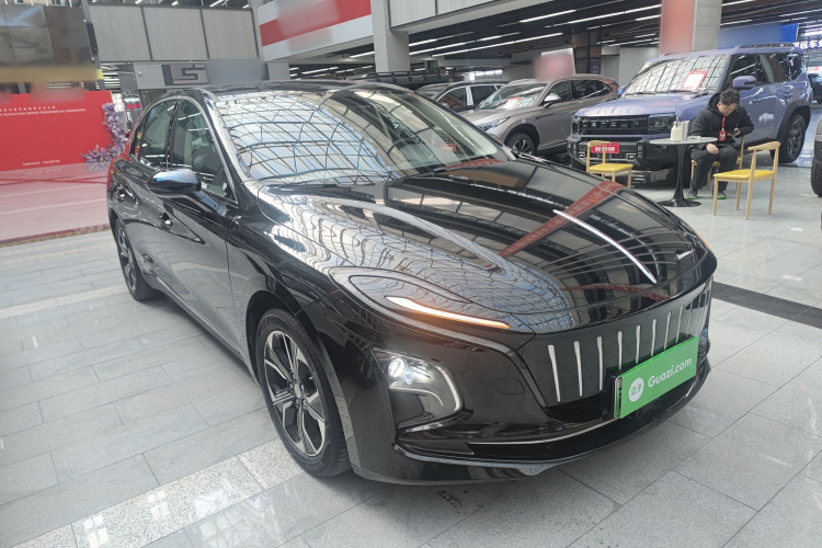 红旗E-QM5 2023款 改款 基础出行版车身外观3