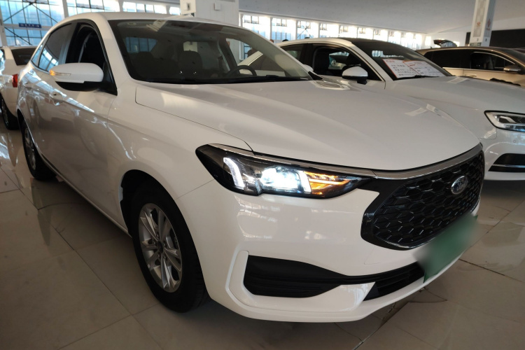 福特 福睿斯 2021款 1.5L 自动黄金版车身外观3