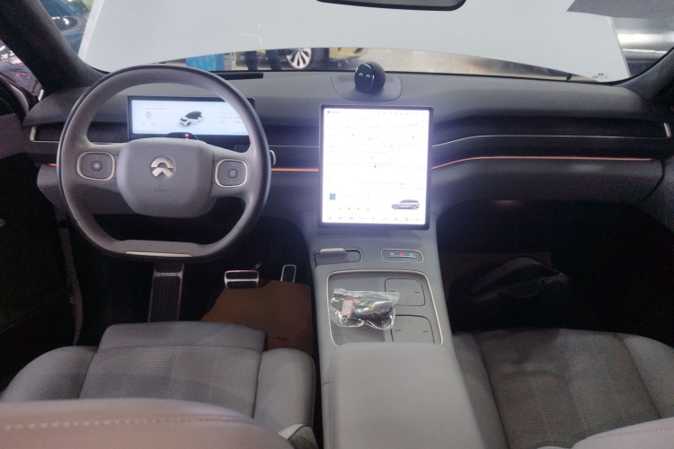 蔚来ES8 2023款 75kWh中控内饰7002