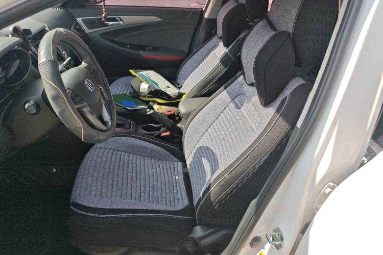 长安 逸动 2016款 XT 1.6L 自动俊酷型局部细节19