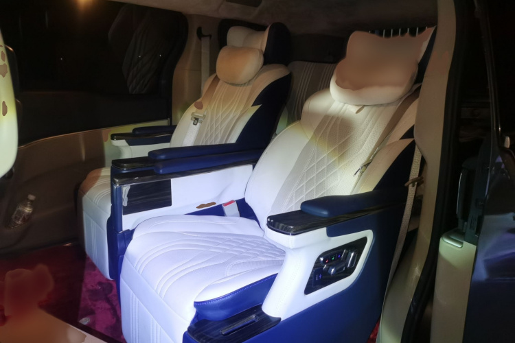 别克GL8 2017款 25S 豪华型 国V中控内饰7004