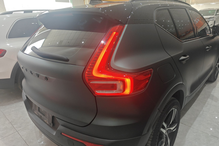 沃尔沃XC40 2021款 T4 四驱智远运动版车身外观9