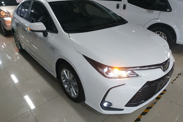 丰田 卡罗拉 2024款 1.8L 智能电混双擎 精英版车身外观3