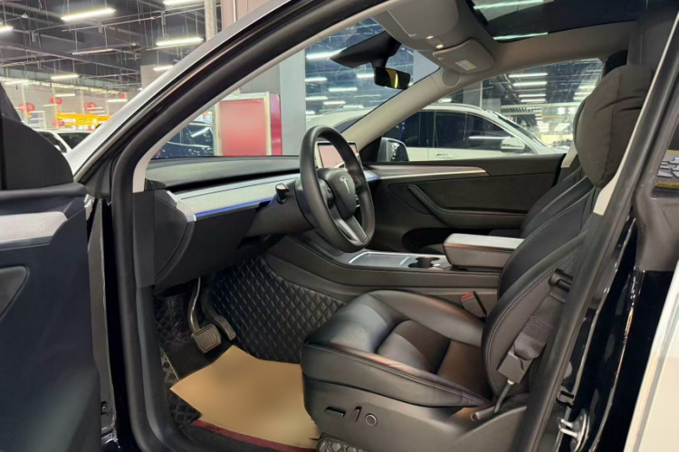 特斯拉 Model Y 2023款 后轮驱动版中控内饰7005