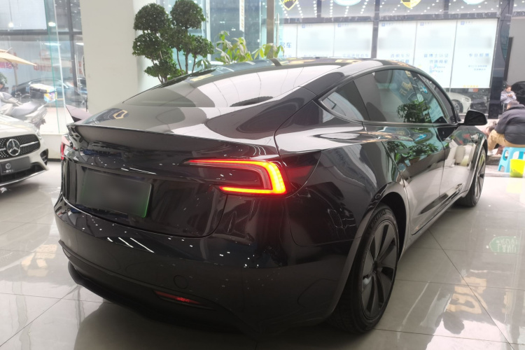 特斯拉 Model 3 2023款 后轮驱动版车身外观7