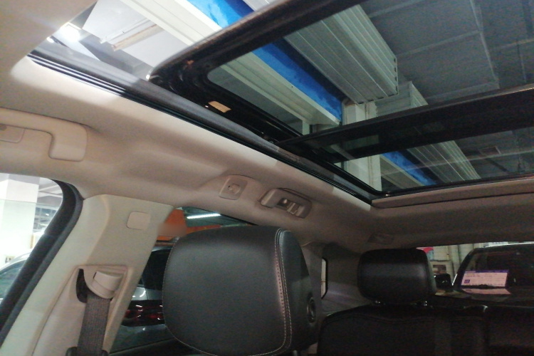 凯迪拉克SRX 2015款 3.0L 舒适型中控内饰22