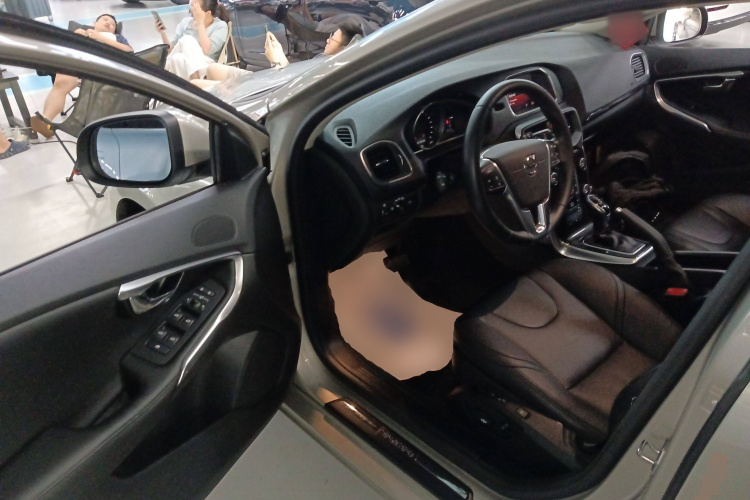 沃尔沃V40 2018款 T3 智逸版中控内饰20
