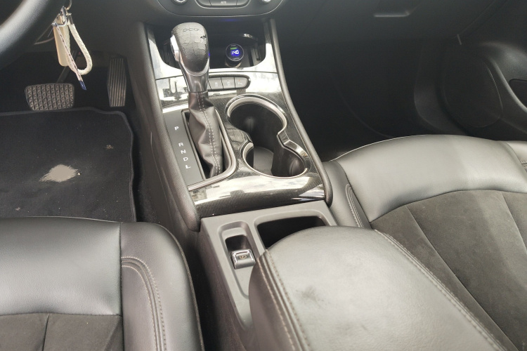 别克 威朗 2017款 三厢 20T 双离合精英型中控内饰18