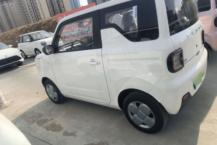 吉利银河 2024款 熊猫mini 200km 耐力熊车身外观4